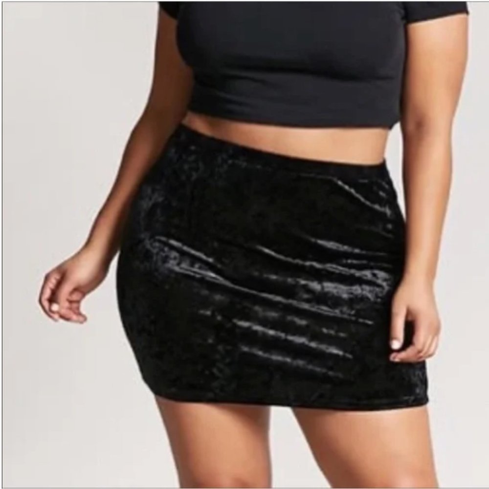 Forever 21 Black Velvet Mini Skirt  Size Large